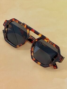 Anthropologie Tortoiseshell Aviator Sunglasses with Smoke Dark Lenses
